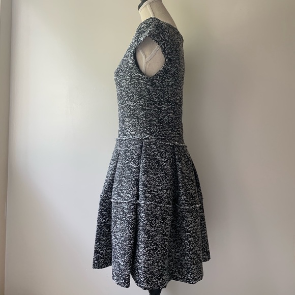 Betsey Johnson Black and White tweed dress. Size 6 - Picture 4 of 8